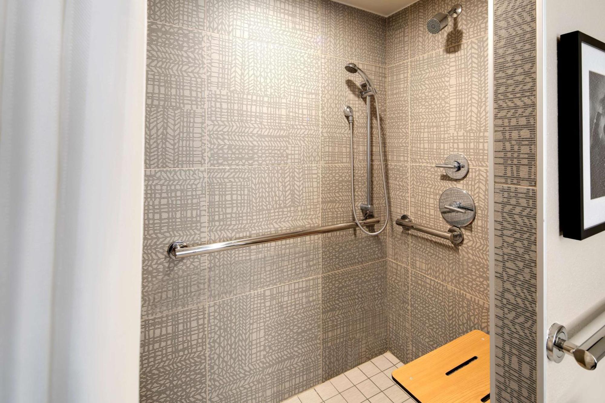 Embassy By Hilton Marin County 4*
